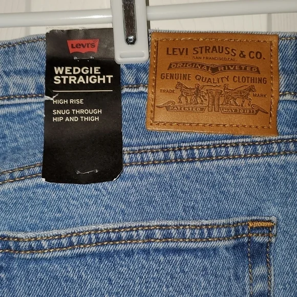 Levi's WEDGIE STRAIGHT FIT WOMEN'S JEANS SIZE 31×26 - Picture 4 of 6
